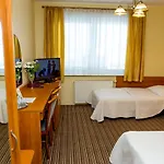 Hotel Alexandra Pobiedziska